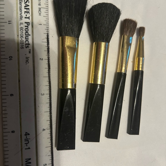 Cosmetic Makeup Brush Set of 4 Assorted Size Black Handles W/gold New See Size - Picture 4 of 11